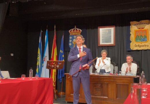 Valentín Calvín é investido como novo alcalde do Concello de Ortigueira